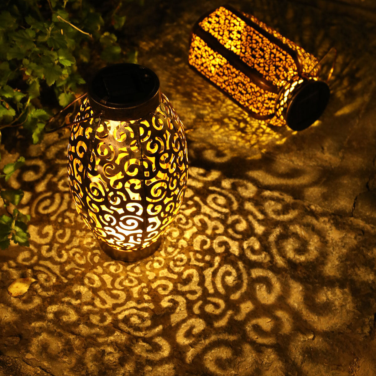 LED Solar Lantern Hanging Light Outdoor Garden Courtyard Retro Hollow Out Projection Lamp