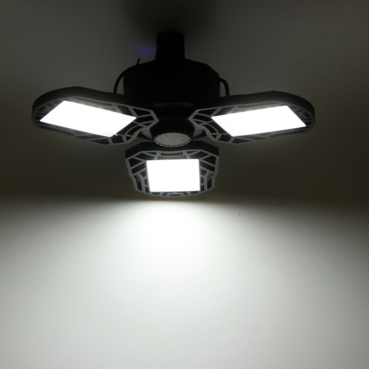 USB + Solar Power 6000lm 200W  Garage Ceiling Light Adjustable LED Work Light Bulbs with 3/4 Panel Led Shop Lights