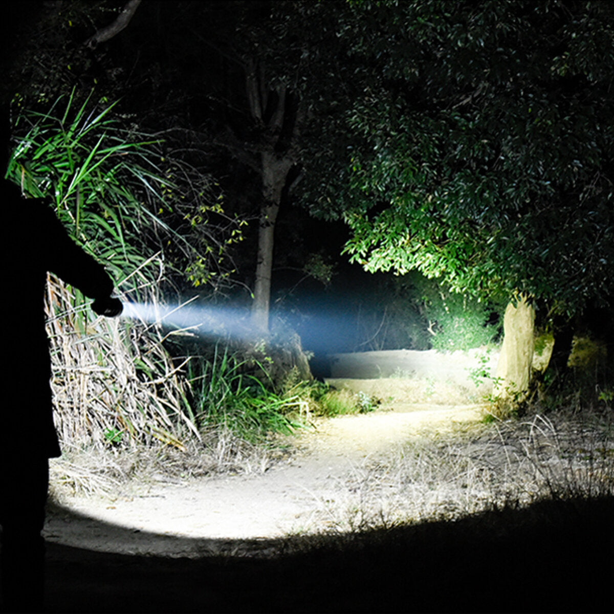 Bright 26650 18650 Powerful LED Flashlight USB Rechargeable & Charging Indicator Long Throw Strong Seachlight