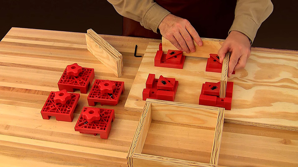 Multi-Functional Corner Clamp for 1/4" to 1" Boards - Adjustable, Easy One-Hand Operation for 90° & 45° Angles