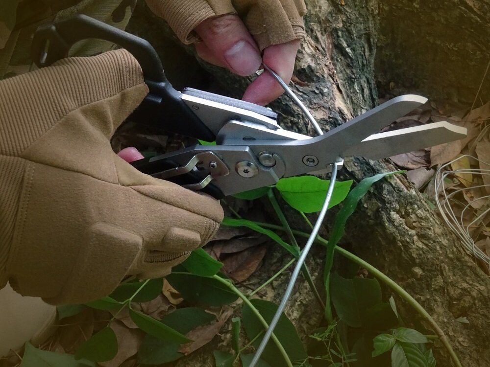 6-in-1 Multifunctional Folding Scissors with Strap Cutter Paratrooper Knife Tactical Response Emergency Shears Outdoor Emergency Tools