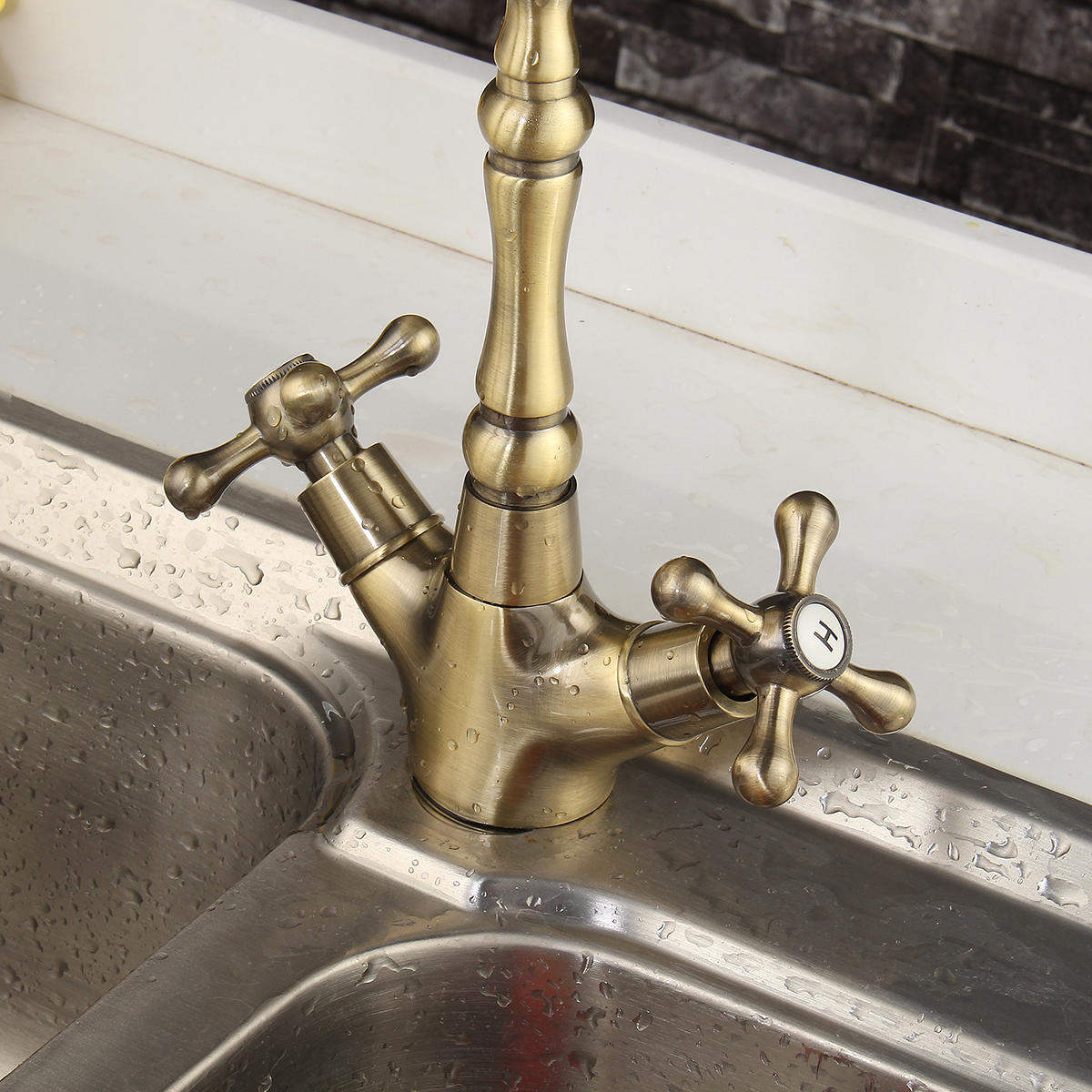 Classic Style Antique Copper Kitchen Bathroom Sink Faucet Cold And Hot Mixer Water Tap