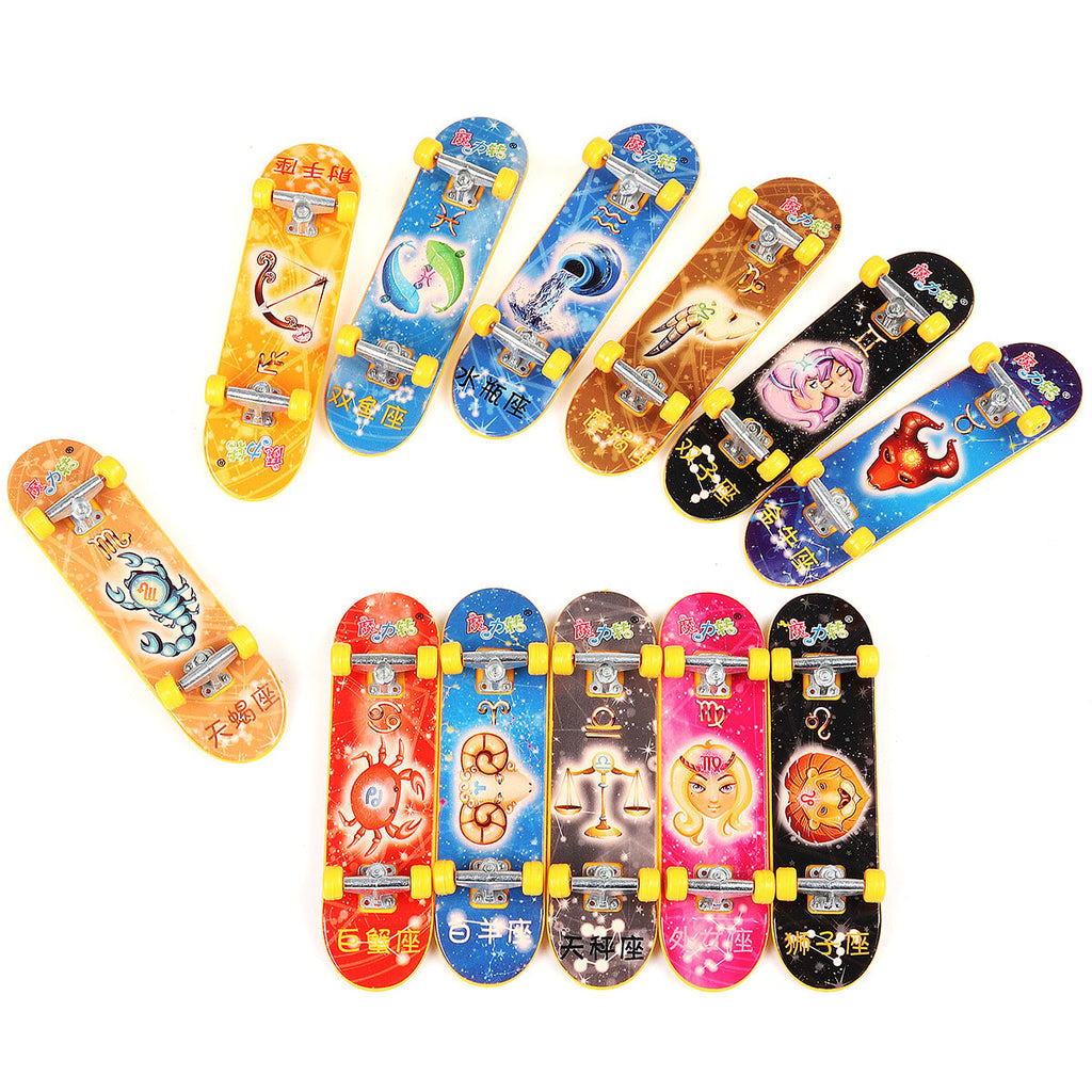 1Pc Mini Finger Skateboard Skate Boarding Model Children Toy Christmas Gift