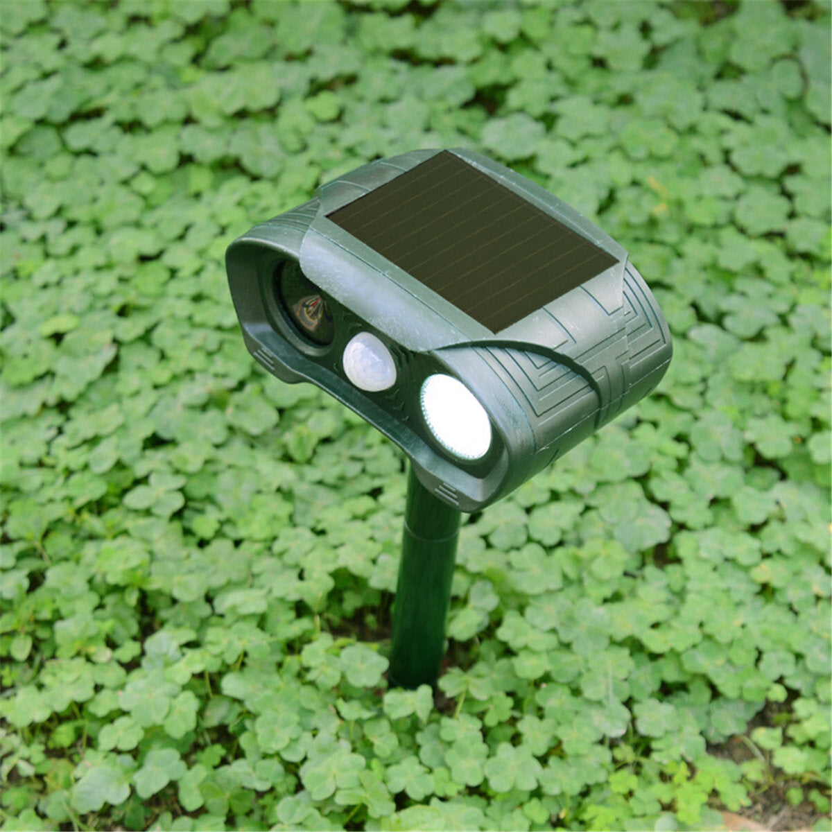 Solar Power Ultrasonic Pest Repeller Cat Dog Animal Repellent Sensor Outdoor Pest Control