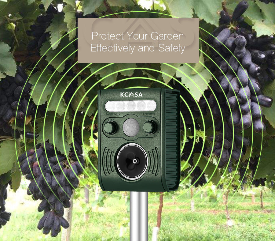 Garden Ultrasonic PIR Sensor Solar Animal Dispeller Strong Flashlight Dog Repeller