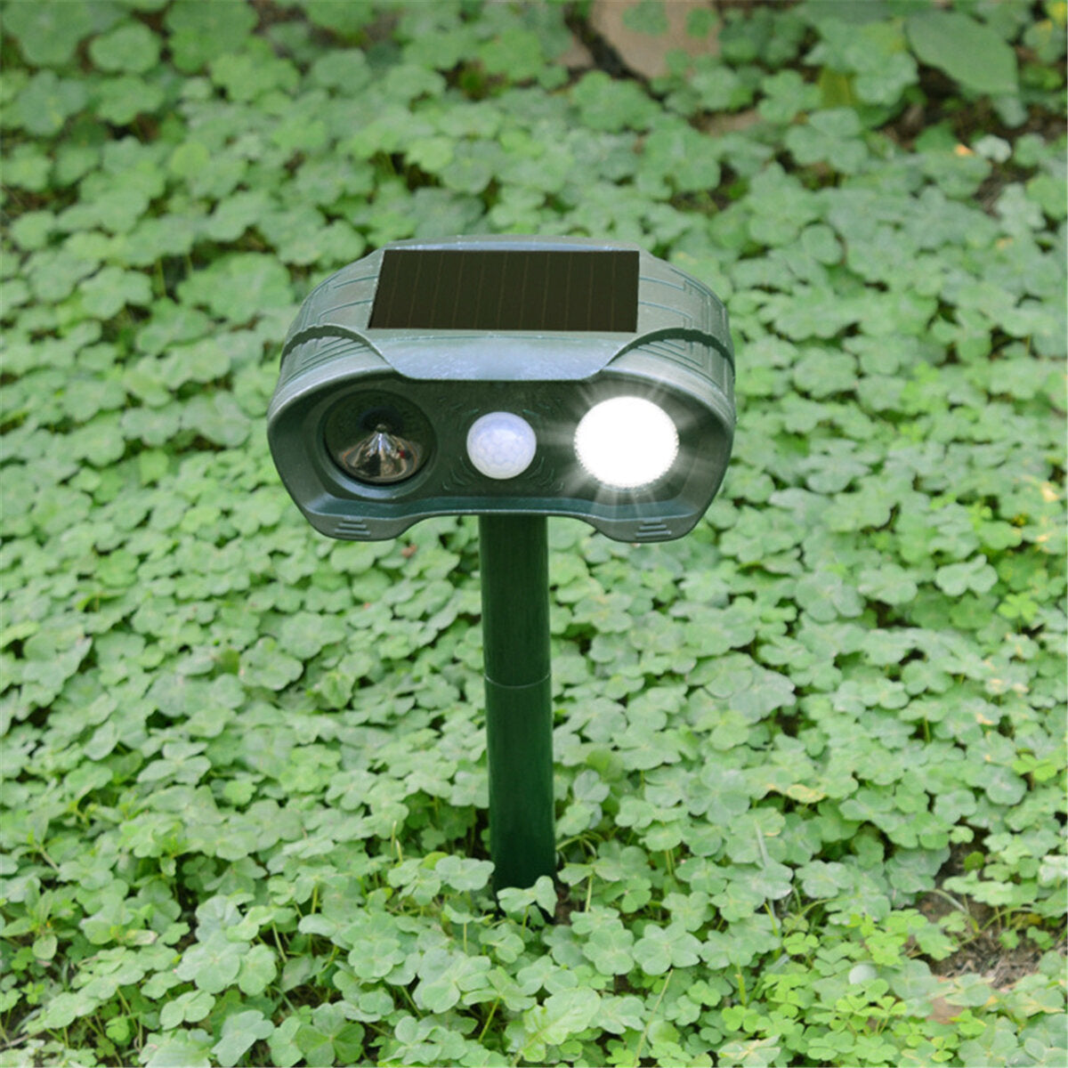 Solar Power Ultrasonic Pest Repeller Cat Dog Animal Repellent Sensor Outdoor Pest Control