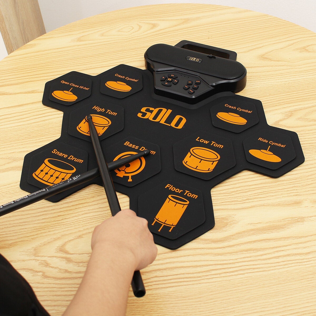 4.5V Portable Electronic Roll Up Drum Set with Drumsticks and Sustain Pedal for Beginner