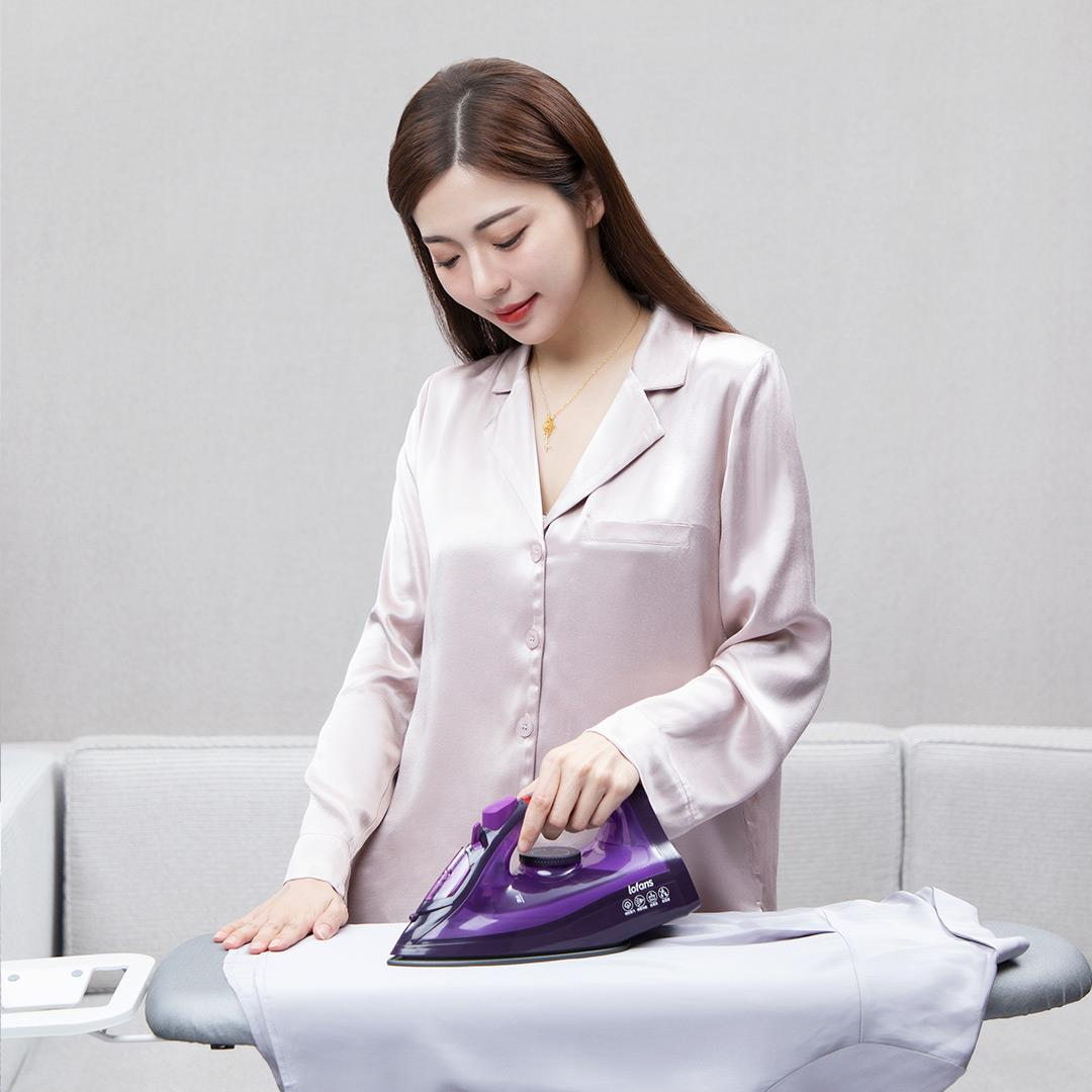 Cordless Steam Iron with 2000W Power 280ml Water Tank Big Steam 3 Gear Steam