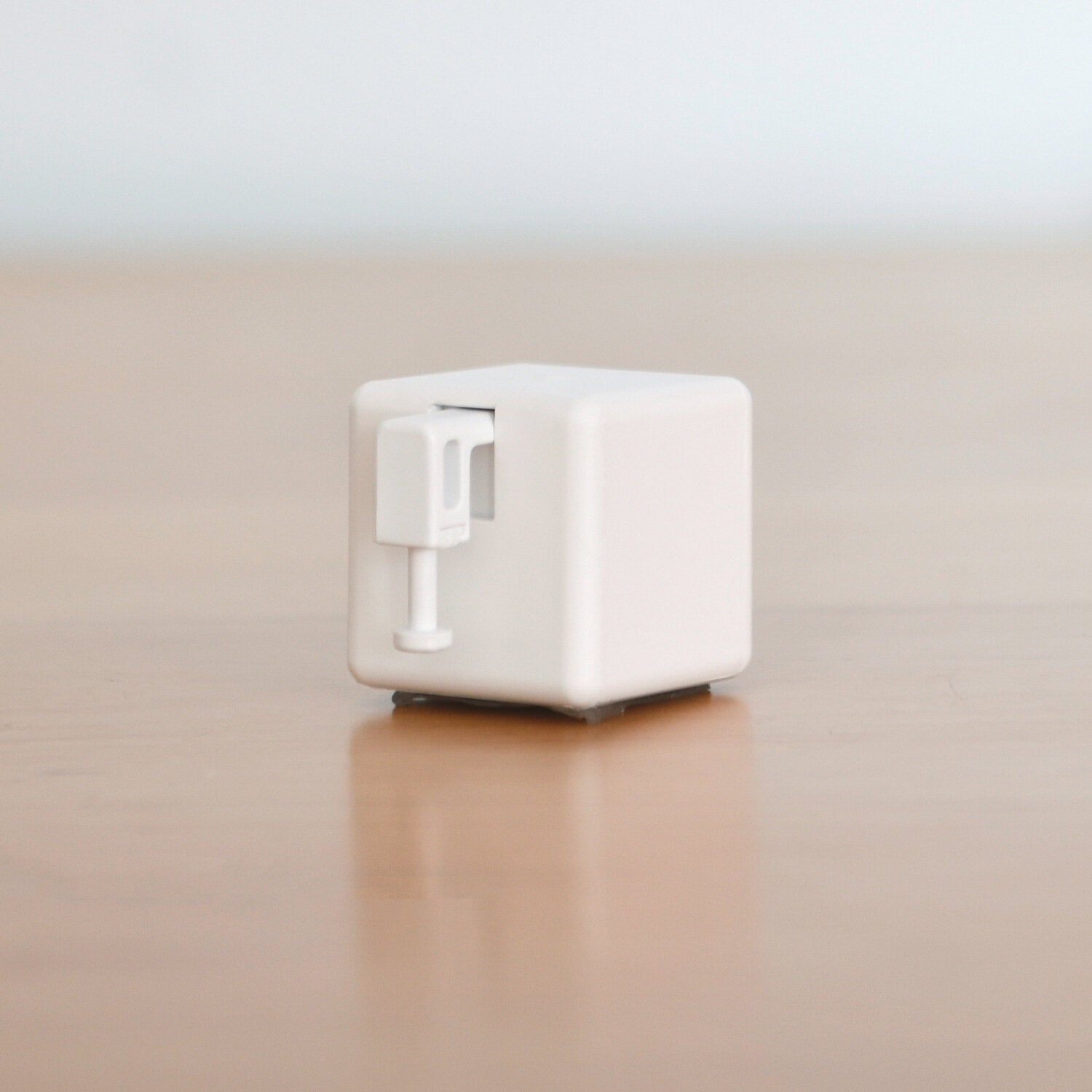 Bluetooth Connection Smart Fully Automatic Fingertip Robot Free Stickers Switch Button Controller