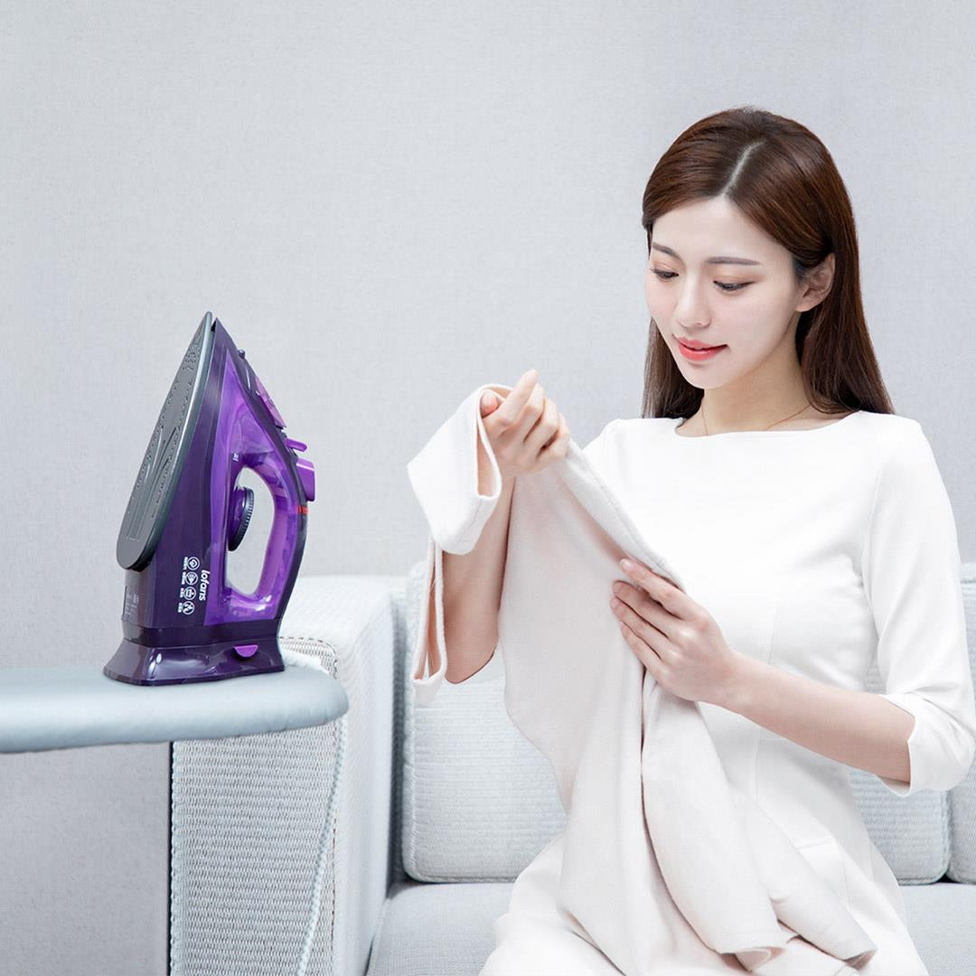 Cordless Steam Iron with 2000W Power 280ml Water Tank Big Steam 3 Gear Steam
