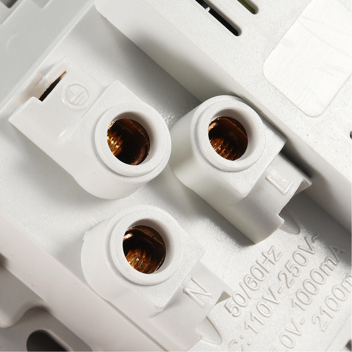 Universal 2100mA 5V 2 USB Wall Socket AC 110-250V Home Wall Charger