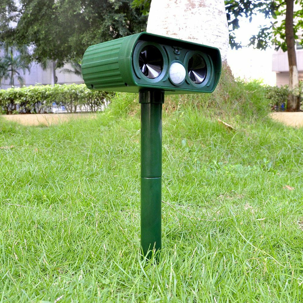Ultrasonic Animal Repellent PIR Sensor Animal Frighter Bird Snake Wild Boar Frighter 110 Detection Angle 8M Effective Distance with LED lights