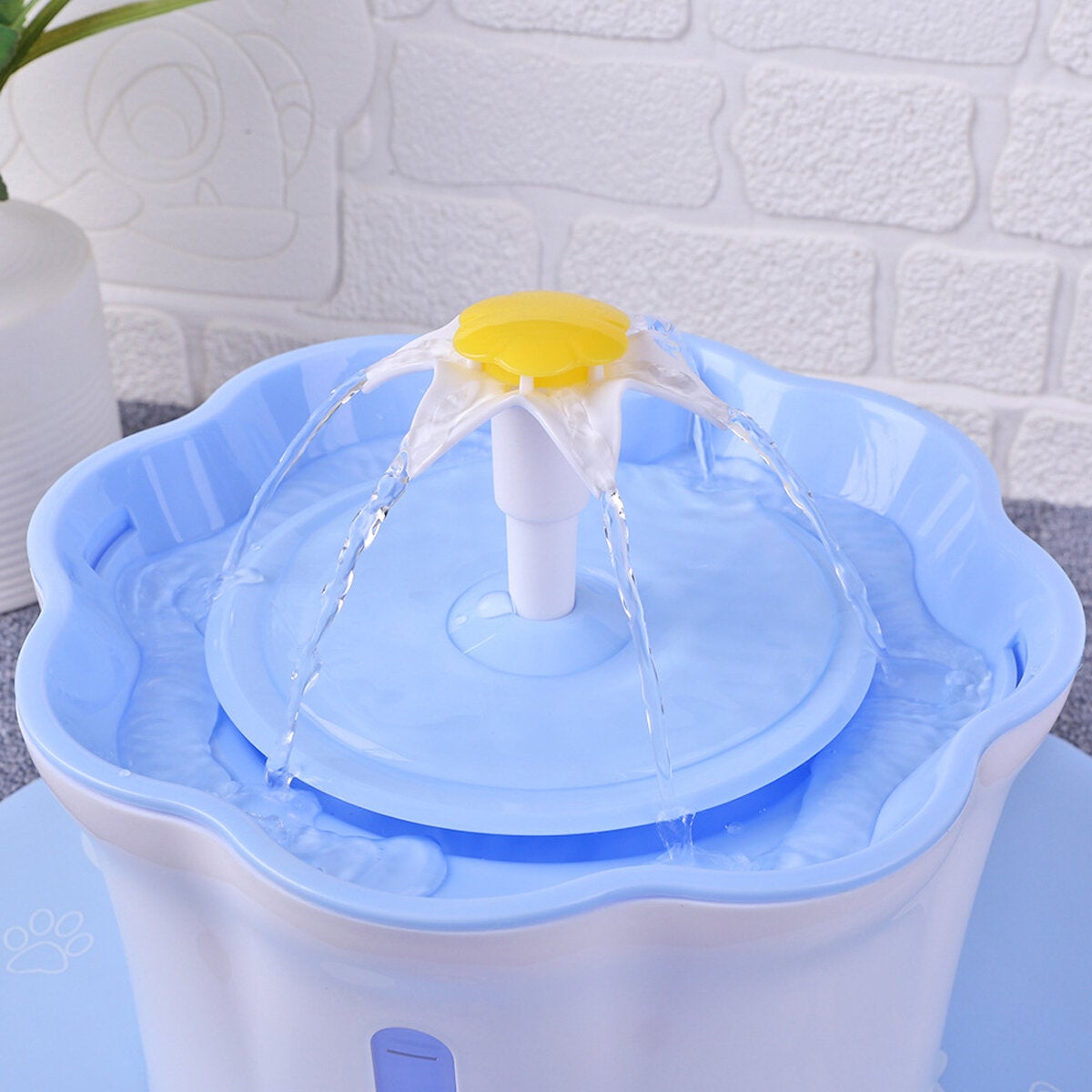 Automatic Pet Drinking Fountain 2.6L DC5V USB Charging Lily Shape-with/without Mat
