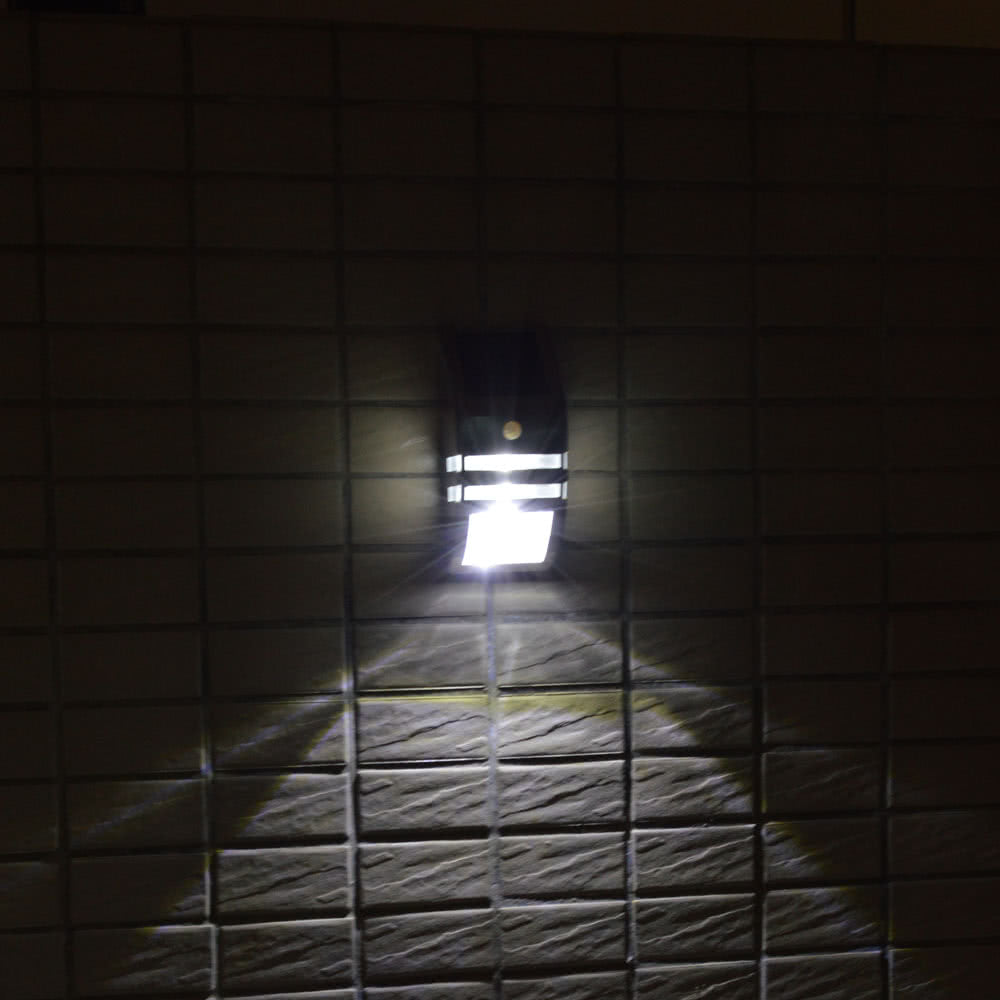 Solar-powered Light with 2 SMD LED Polycrystalline Solar Panel PIR Sensor Environmental-friendly