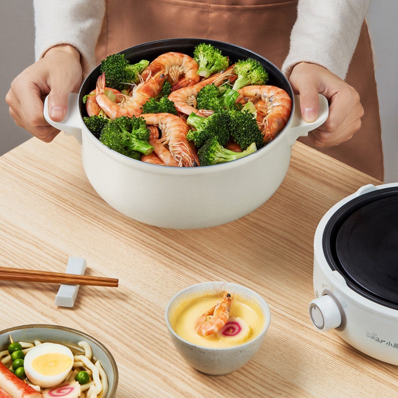 2.5L Electric Hot Pot 220V Electric Cooker Skillet Non-Stick Rapid Noodles Cooker with Lid