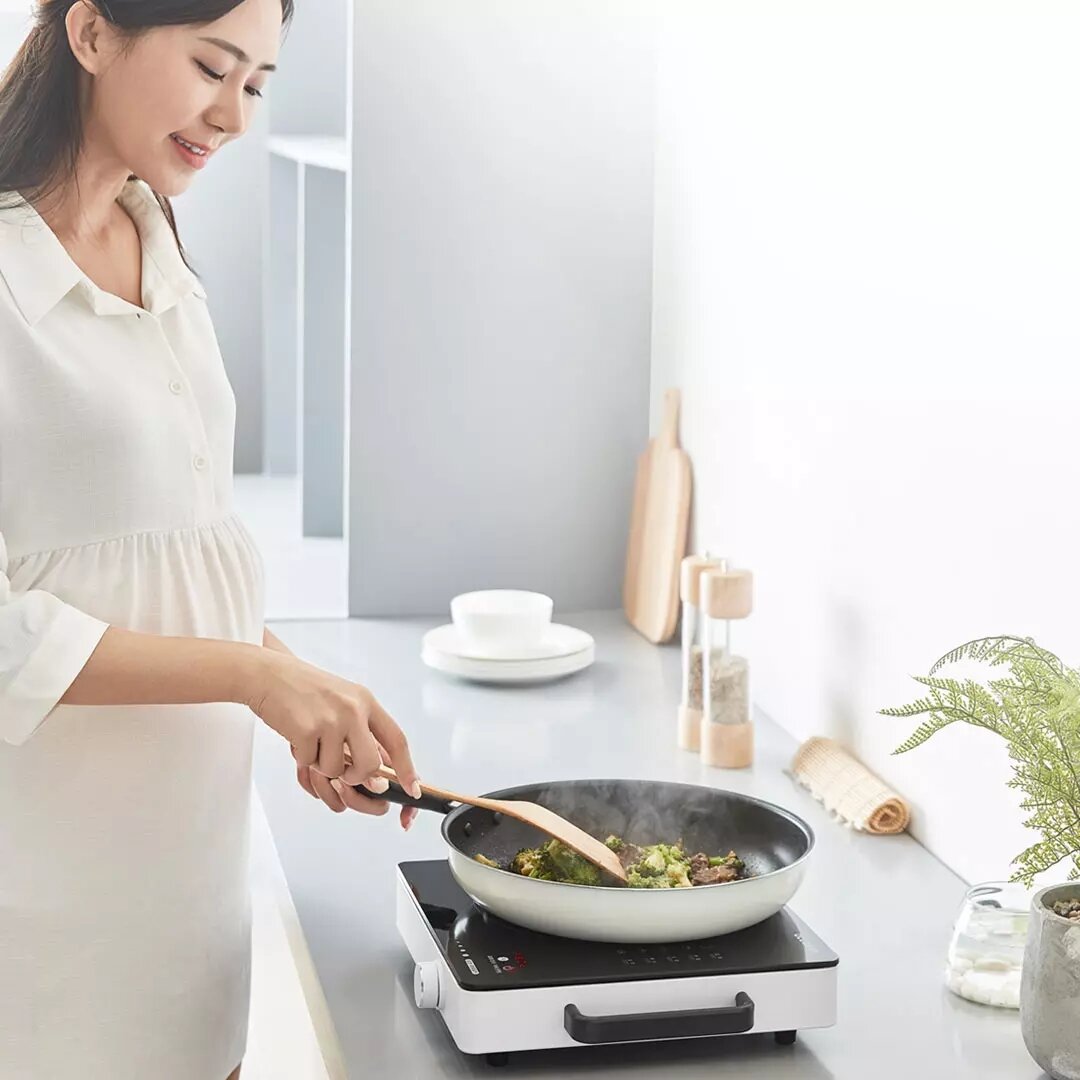 Multi-function Smart Induction Cooker Far Infrared Heating High Temperature Explosion Proof With Real-time Temperature Display