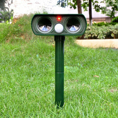 Ultrasonic Animal Repellent PIR Sensor Animal Frighter Bird Snake Wild Boar Frighter 110 Detection Angle 8M Effective Distance with LED lights