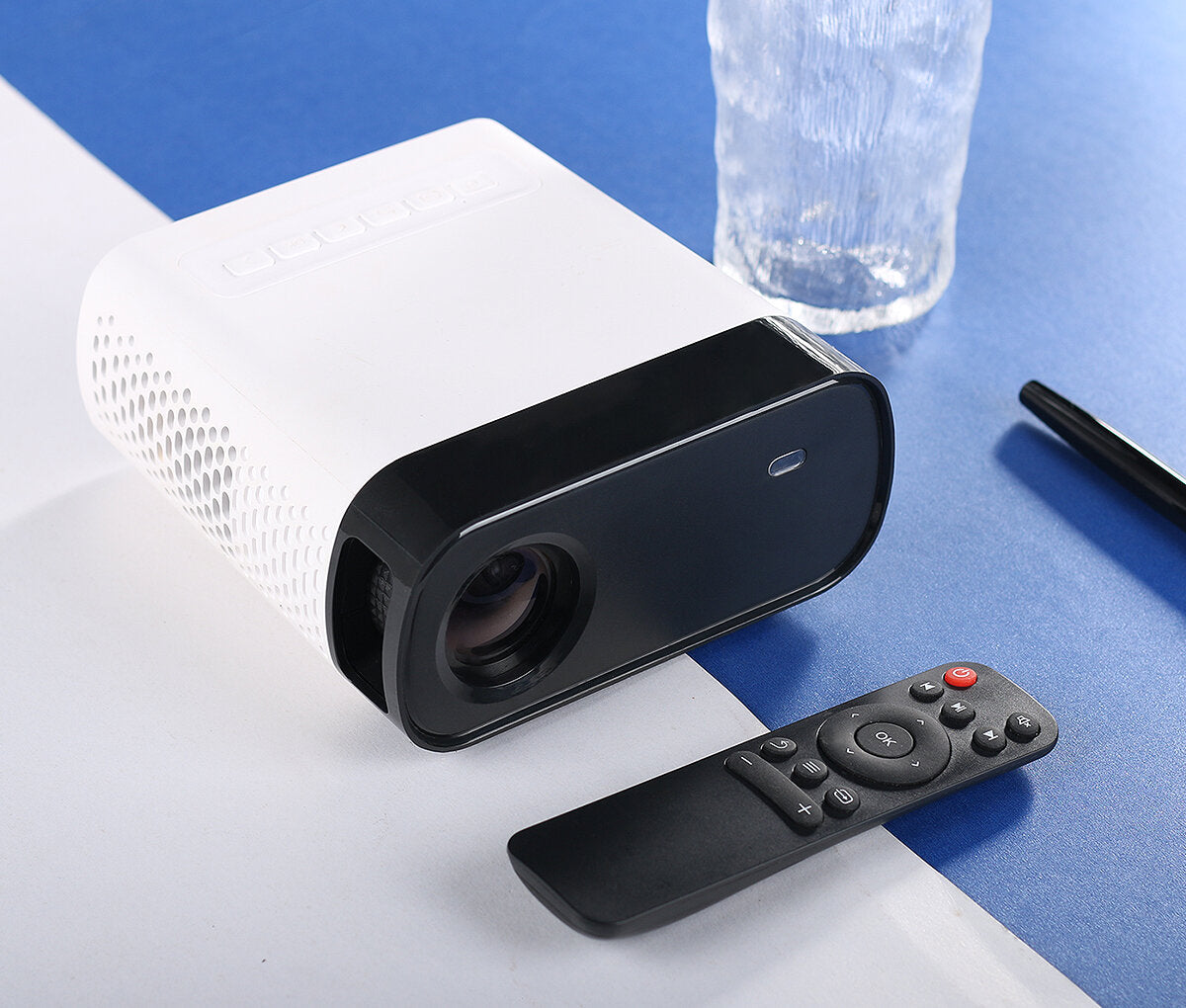 Mini LED Projector Built-in Battery Home Pico Projector Suit for Power Bank Outdoor Movie AV/SD/USB/HDMI